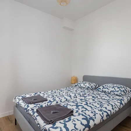 Warsaw-aparts Herbu Janina Szpital * وارسو